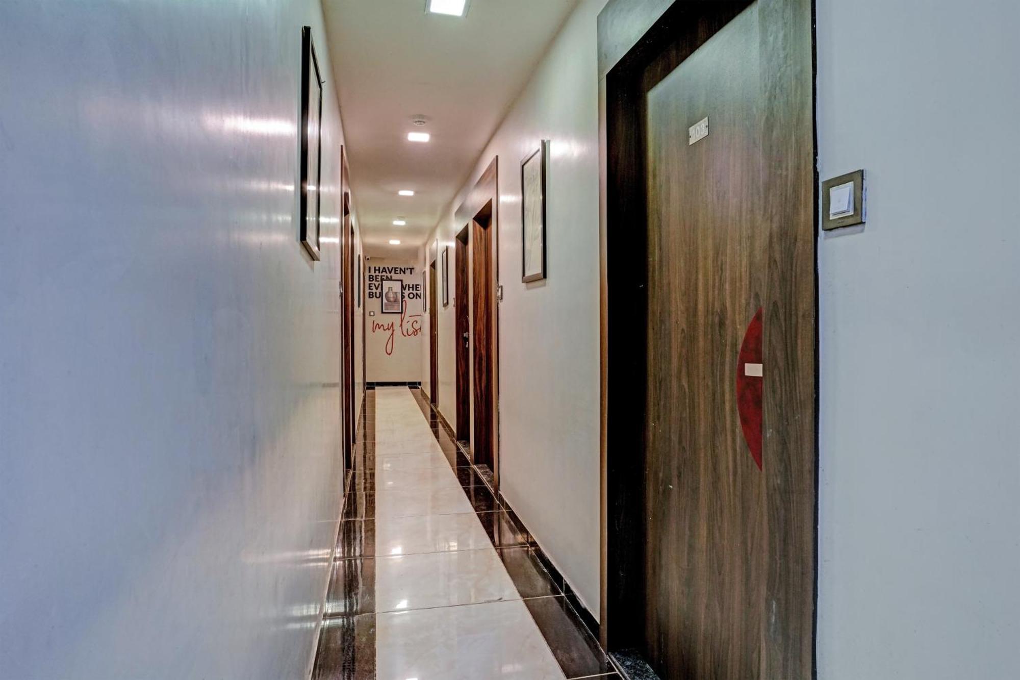 Hotel O Blue Inn Residence Near R City Mall Bombay Esterno foto