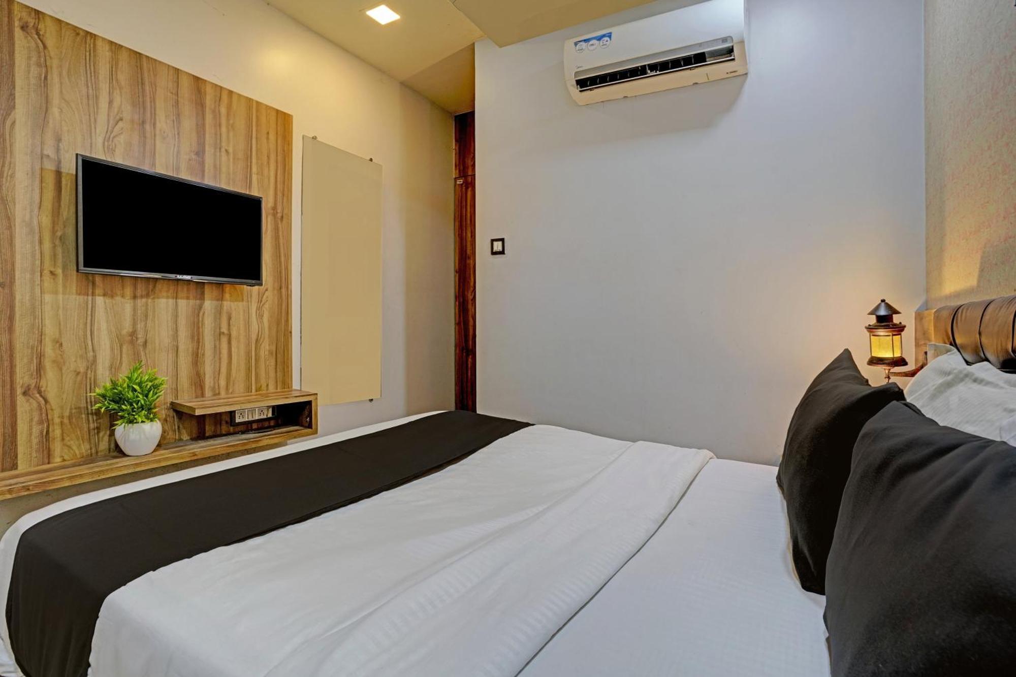 Hotel O Blue Inn Residence Near R City Mall Bombay Esterno foto