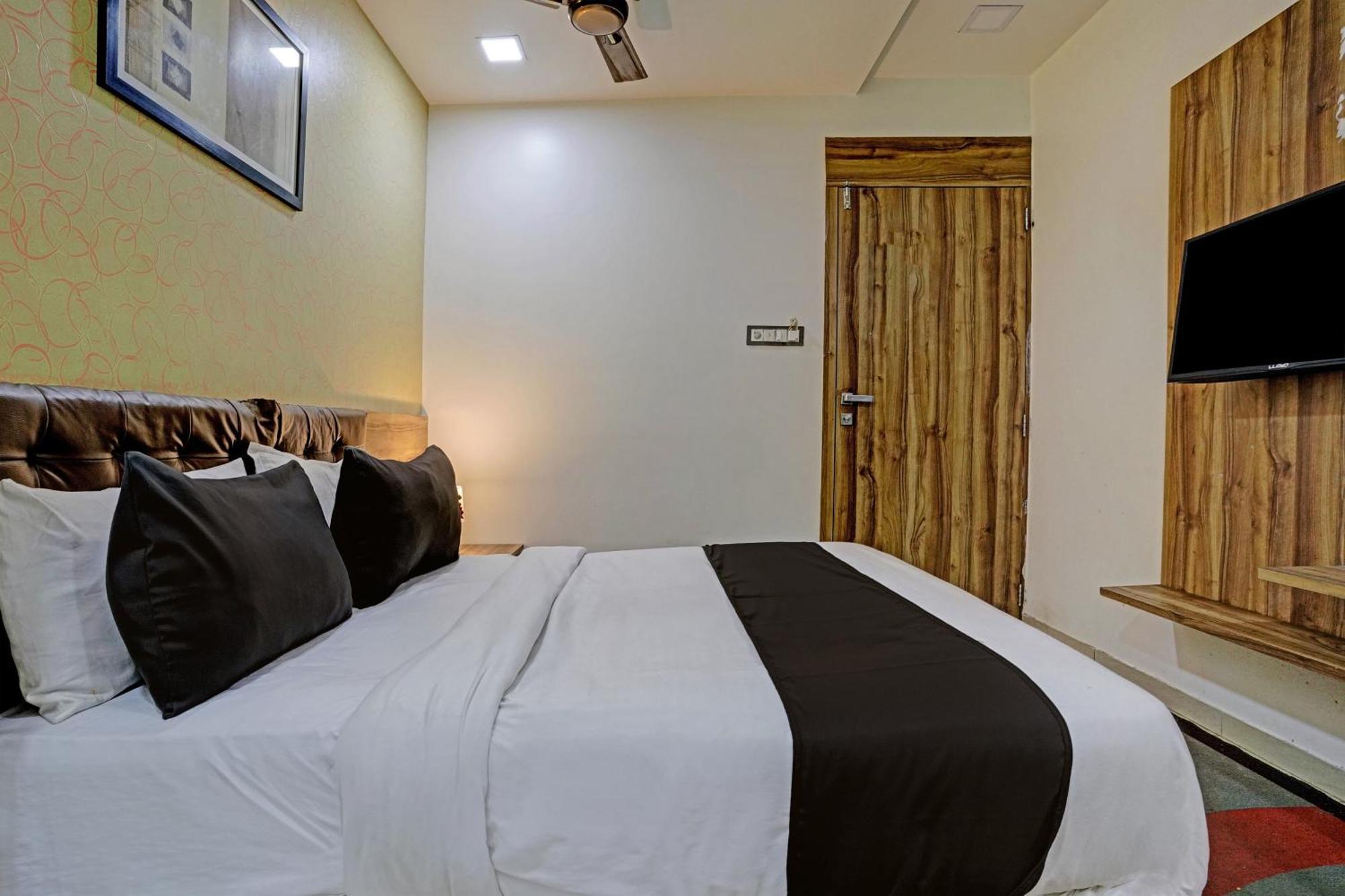 Hotel O Blue Inn Residence Near R City Mall Bombay Esterno foto