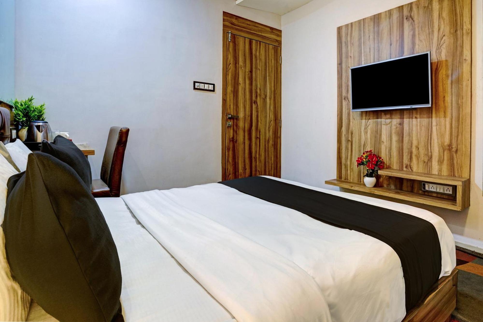 Hotel O Blue Inn Residence Near R City Mall Bombay Esterno foto
