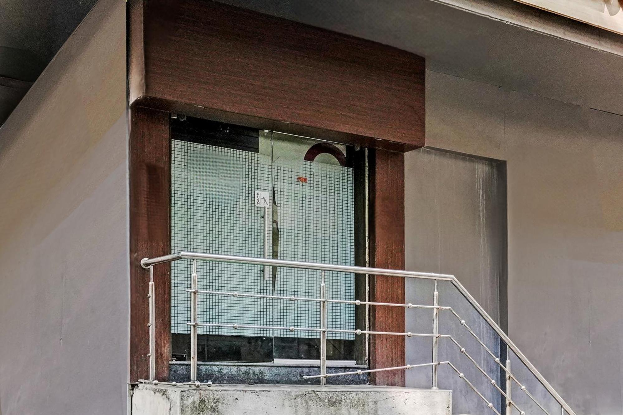 Hotel O Blue Inn Residence Near R City Mall Bombay Esterno foto